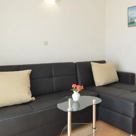 Viktor-2 By Interhome Traù