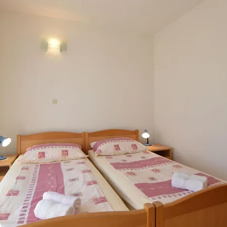 Viktor-2 By Interhome Lägenhet