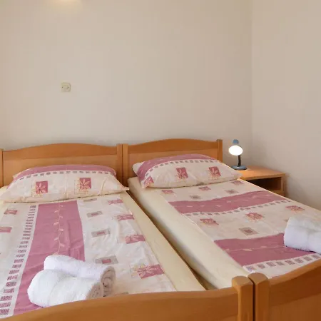 Viktor-2 By Interhome טרוגיר